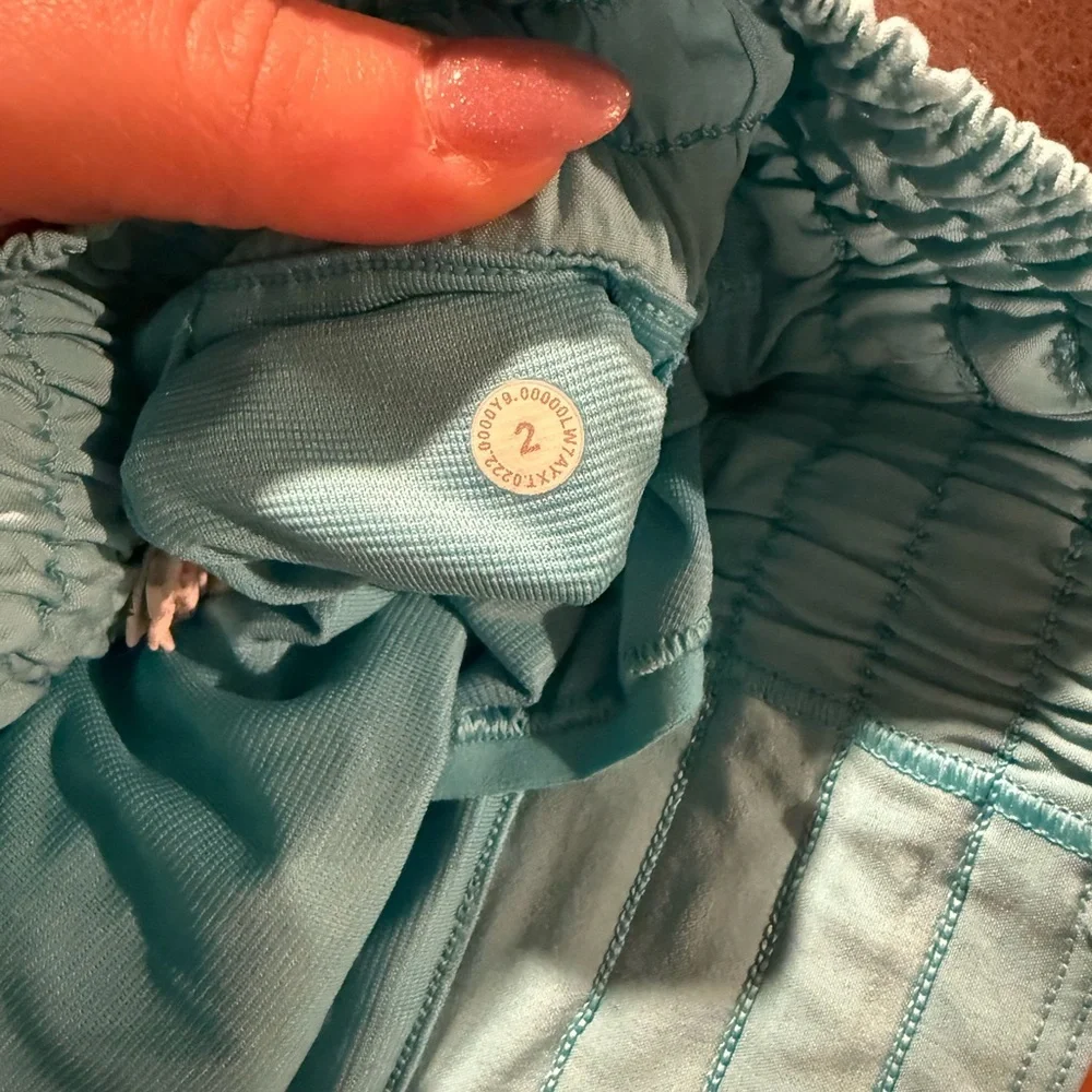Lululemon hotty hot shorts - Picture 4 of 5